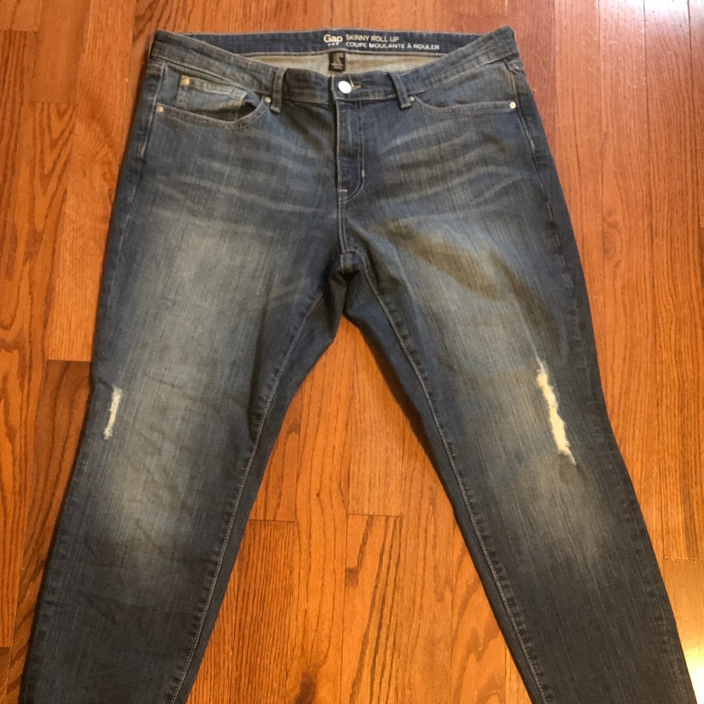 ONLY 7 DAYS UNTIL I DONATE-MAKE OFFER! Gap jeans